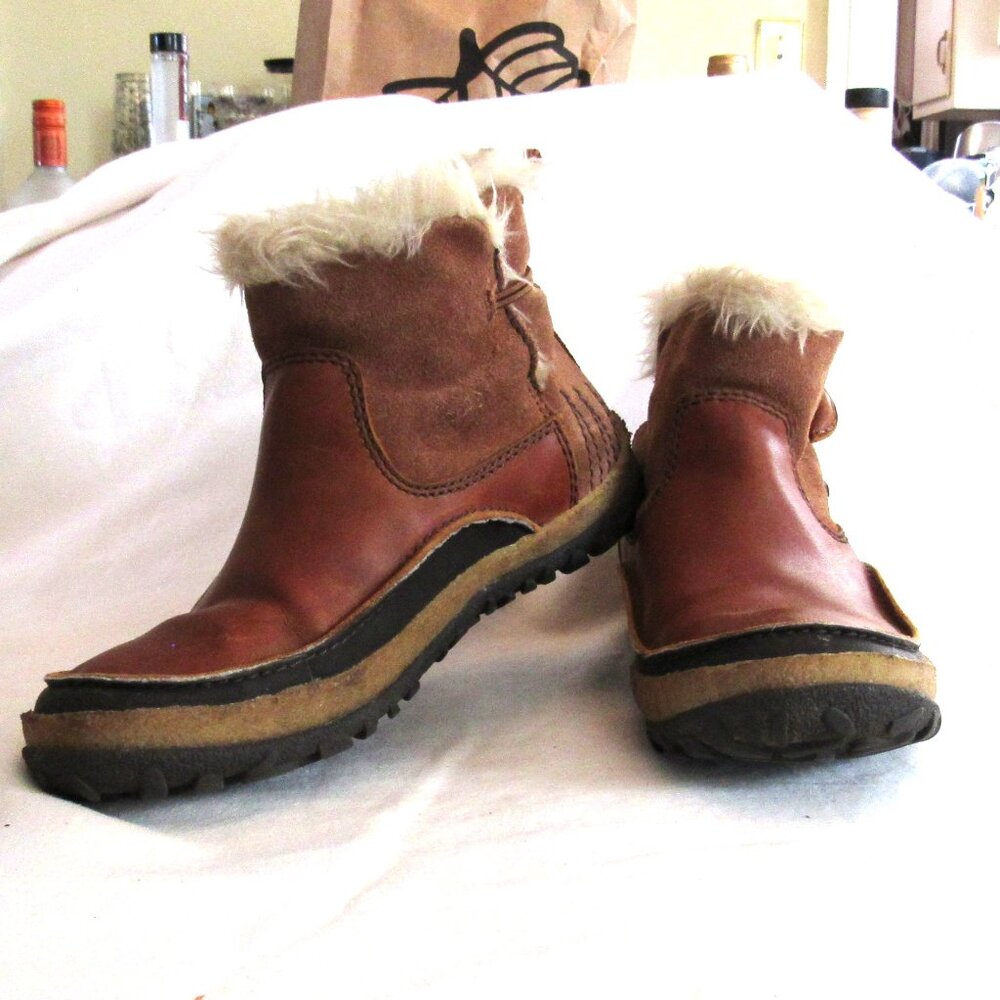 Merrell Brown Tremblant Pull-On Women's Boots Size 8 Waterproof